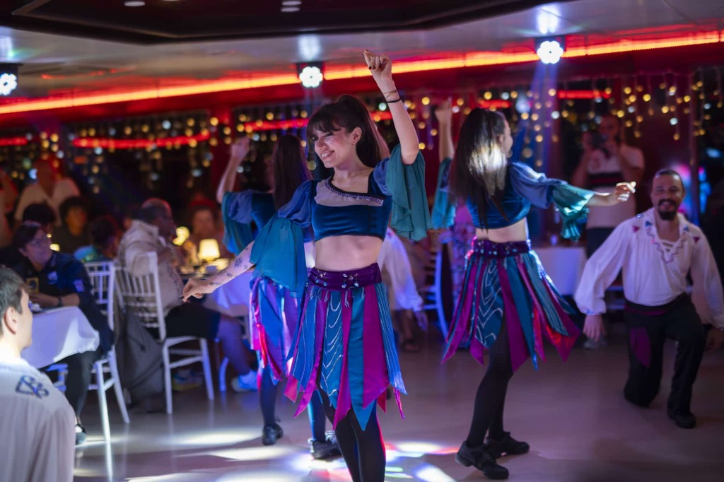 Ritim dansı — Türk gecesi performansı