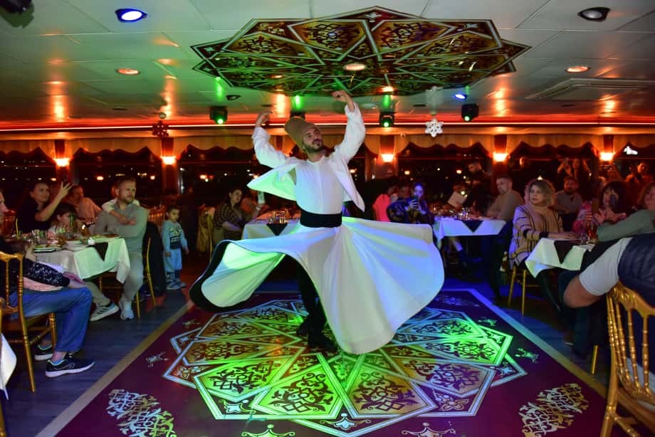 Derviş semah gösterisi
